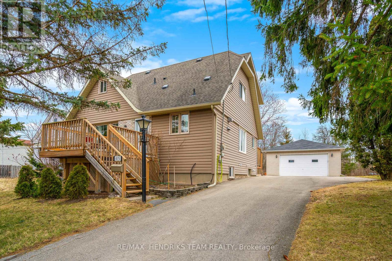 415 Riverside Drive, Welland (772 - Broadway), Ontario  L3C 5E8 - Photo 2 - X12045800