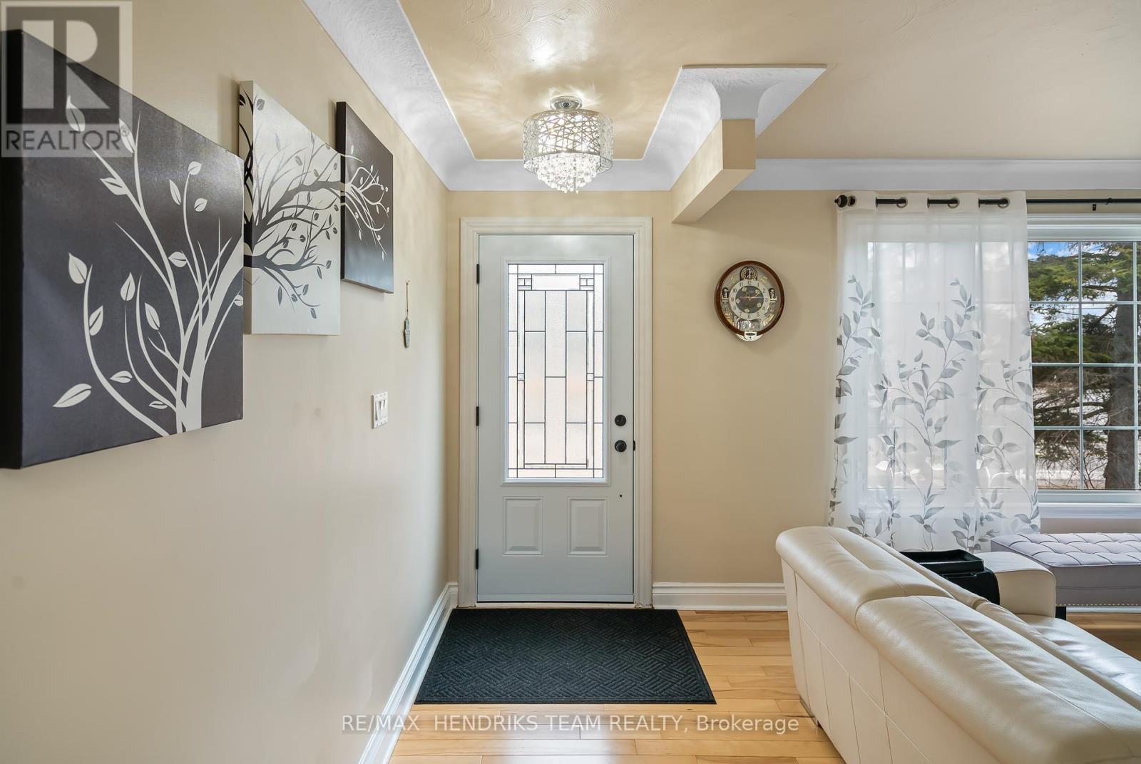 415 Riverside Drive, Welland (772 - Broadway), Ontario  L3C 5E8 - Photo 5 - X12045800