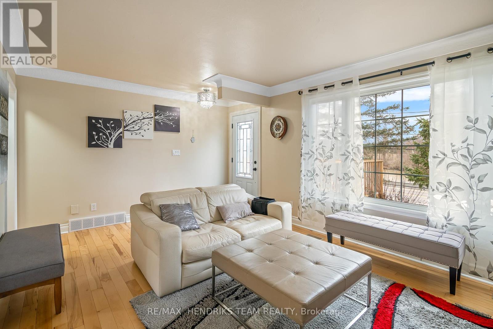 415 Riverside Drive, Welland (772 - Broadway), Ontario  L3C 5E8 - Photo 6 - X12045800