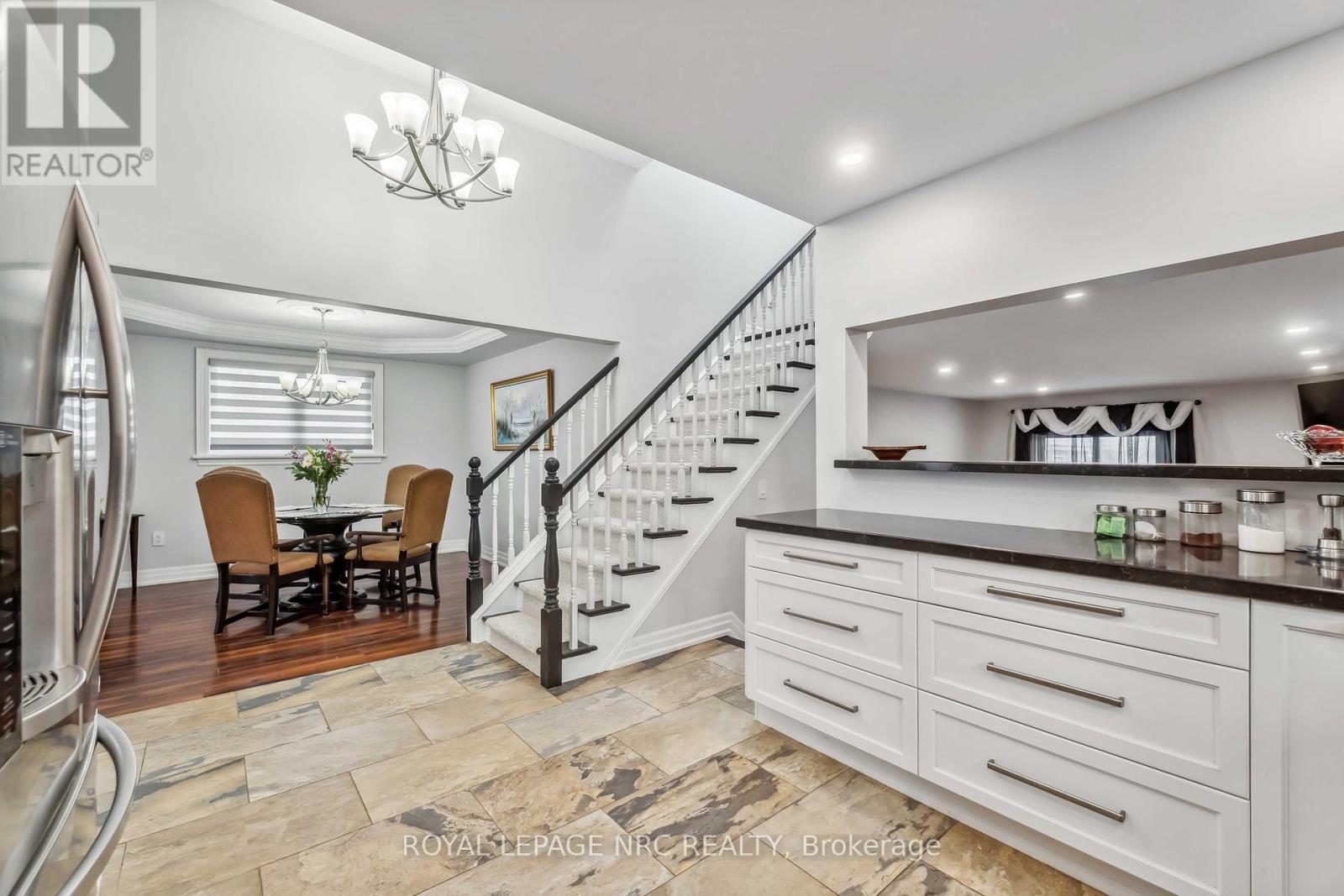 701 Upper Paradise Road, Hamilton (Gilkson), Ontario  L9C 5R1 - Photo 10 - X12046987