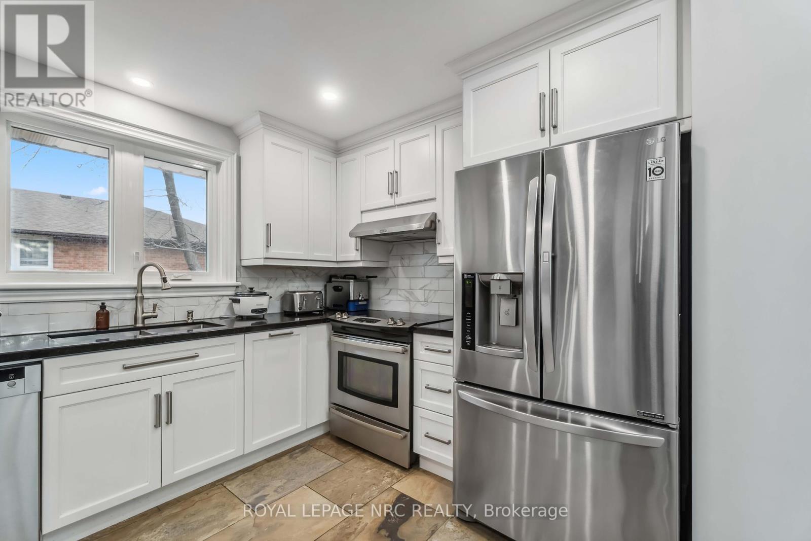 701 Upper Paradise Road, Hamilton (Gilkson), Ontario  L9C 5R1 - Photo 12 - X12046987