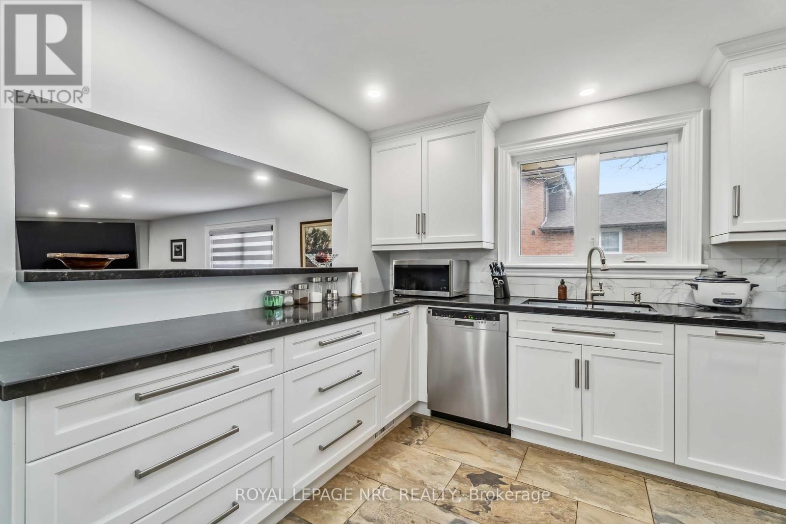 701 Upper Paradise Road, Hamilton (Gilkson), Ontario  L9C 5R1 - Photo 13 - X12046987