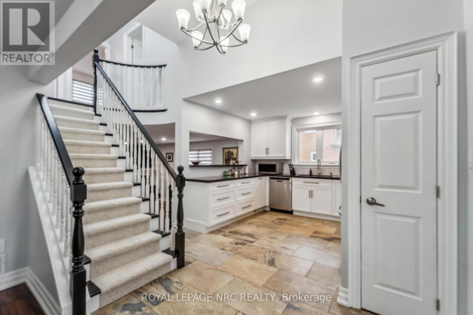 701 Upper Paradise Road, Hamilton (Gilkson), Ontario  L9C 5R1 - Photo 14 - X12046987