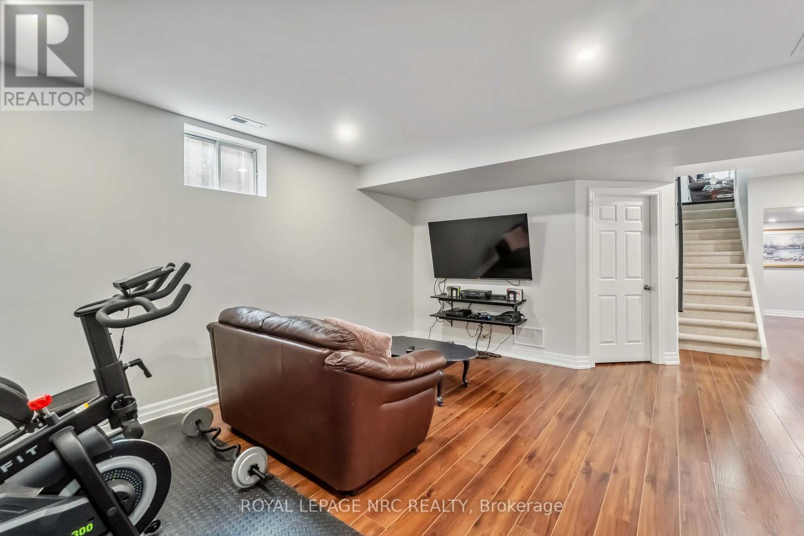 701 Upper Paradise Road, Hamilton (Gilkson), Ontario  L9C 5R1 - Photo 26 - X12046987