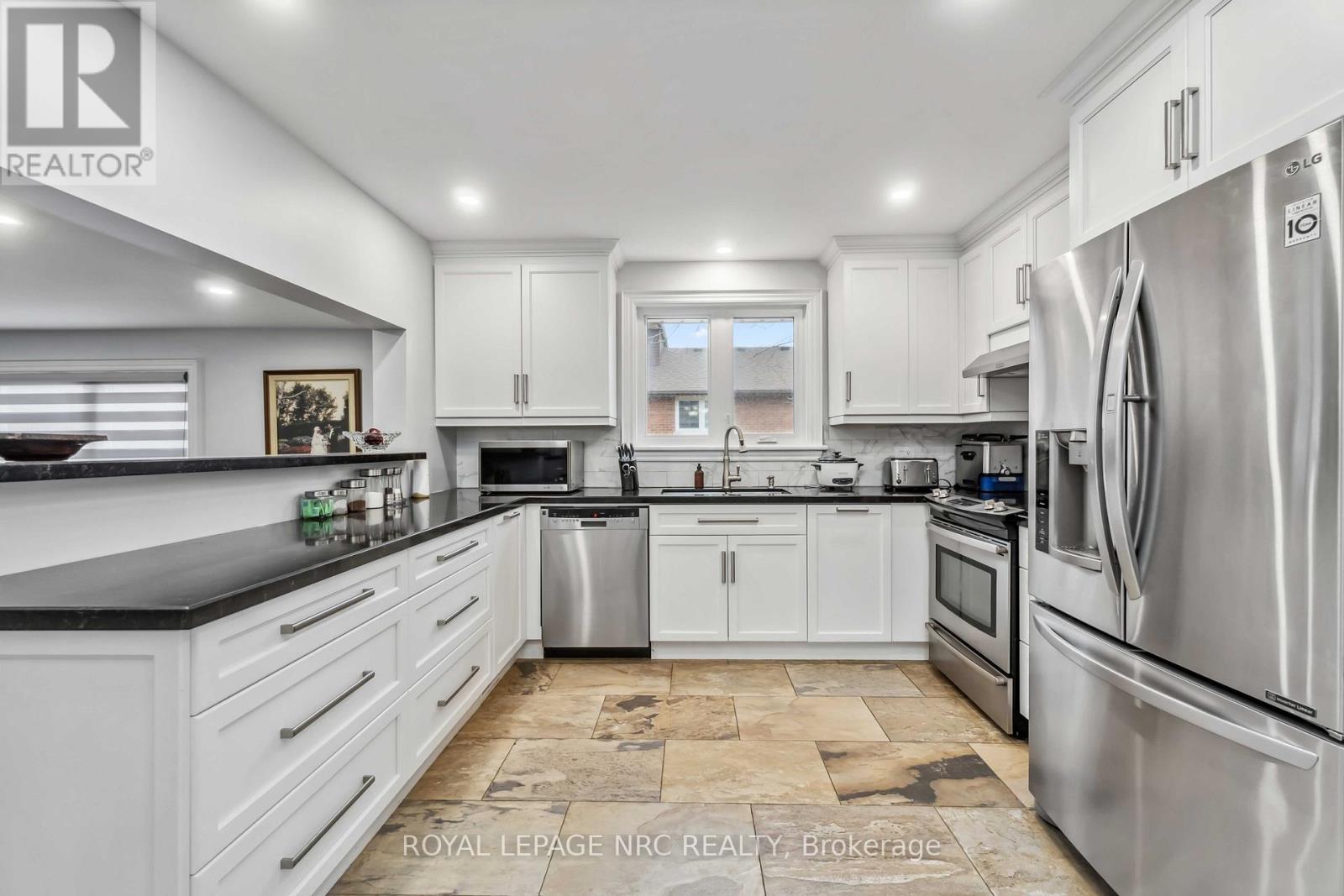 701 Upper Paradise Road, Hamilton (Gilkson), Ontario  L9C 5R1 - Photo 8 - X12046987