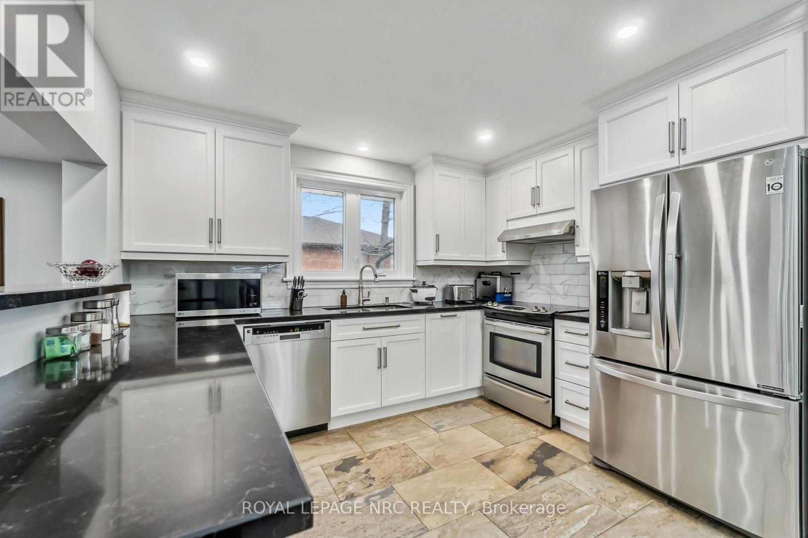 701 Upper Paradise Road, Hamilton (Gilkson), Ontario  L9C 5R1 - Photo 9 - X12046987