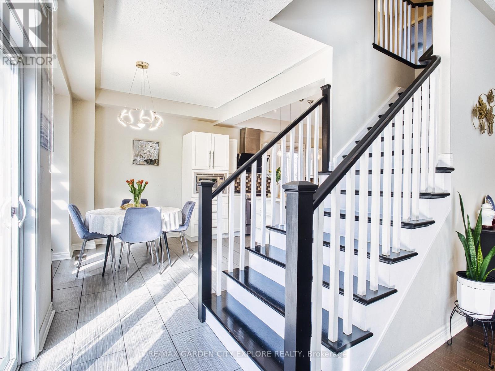 29 Agincourt Crescent, St. Catharines (462 - Rykert/vansickle), Ontario  L2S 4B4 - Photo 12 - X12047450
