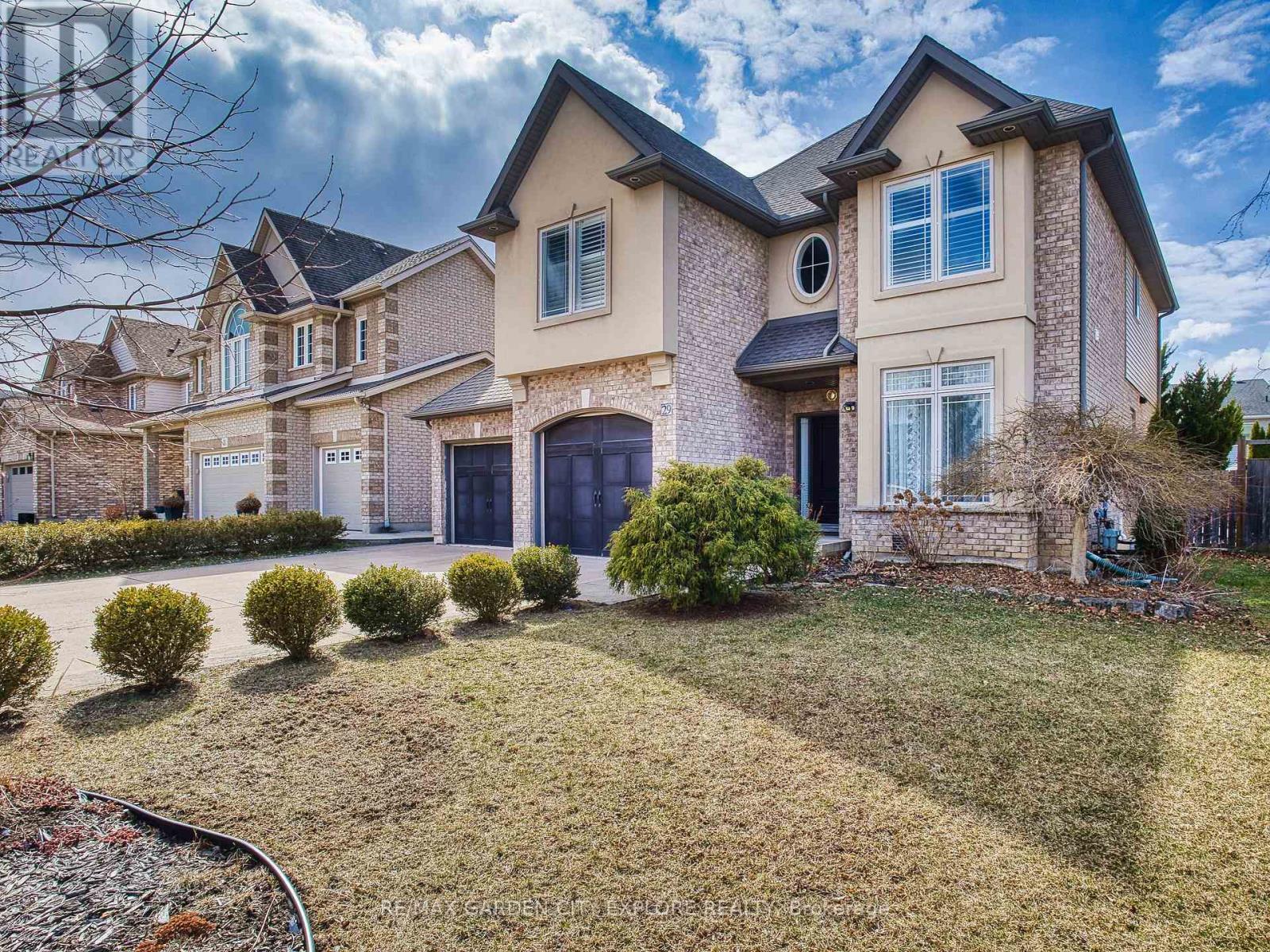 29 Agincourt Crescent, St. Catharines (462 - Rykert/vansickle), Ontario  L2S 4B4 - Photo 2 - X12047450