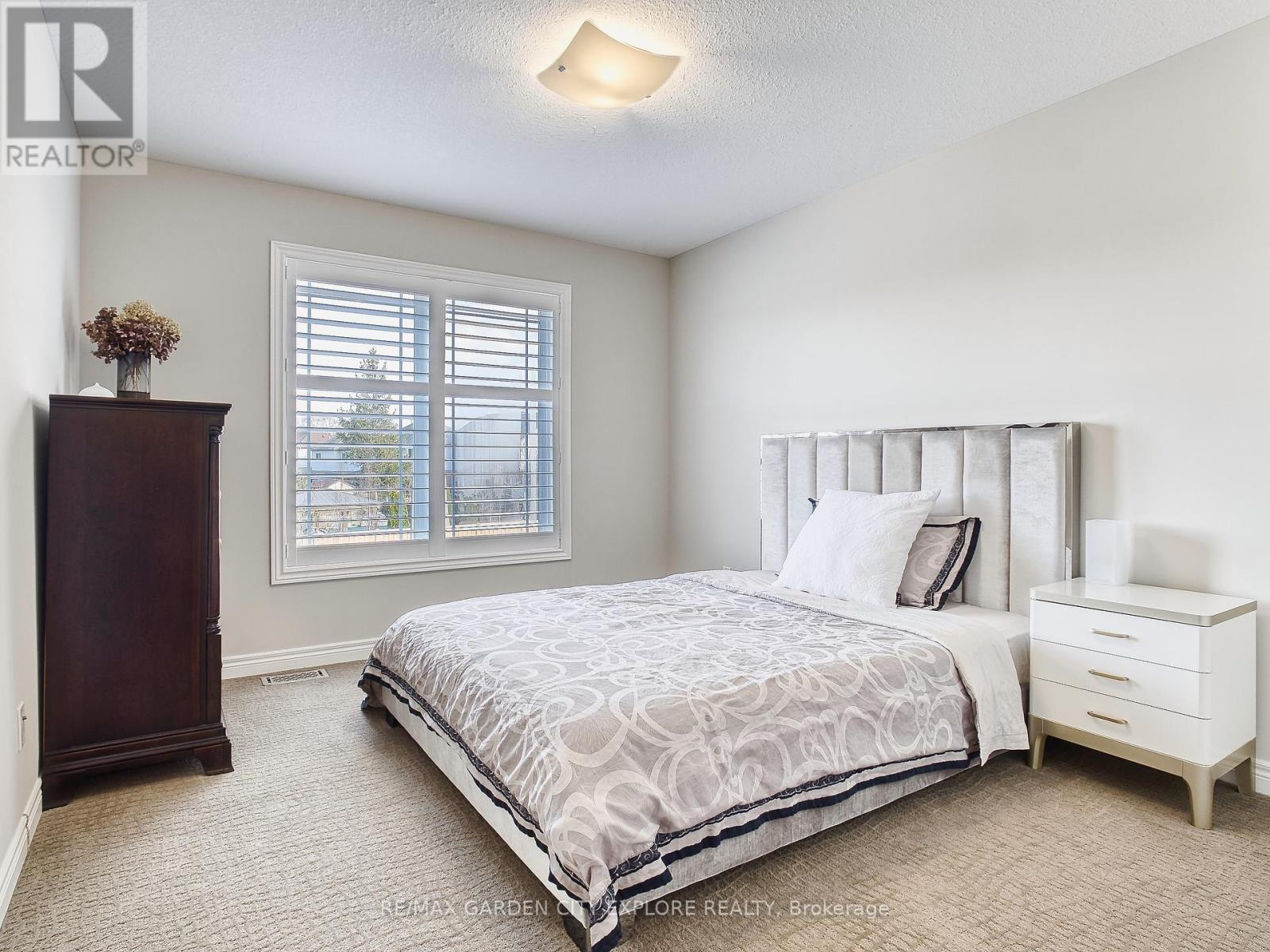 29 Agincourt Crescent, St. Catharines (462 - Rykert/vansickle), Ontario  L2S 4B4 - Photo 25 - X12047450