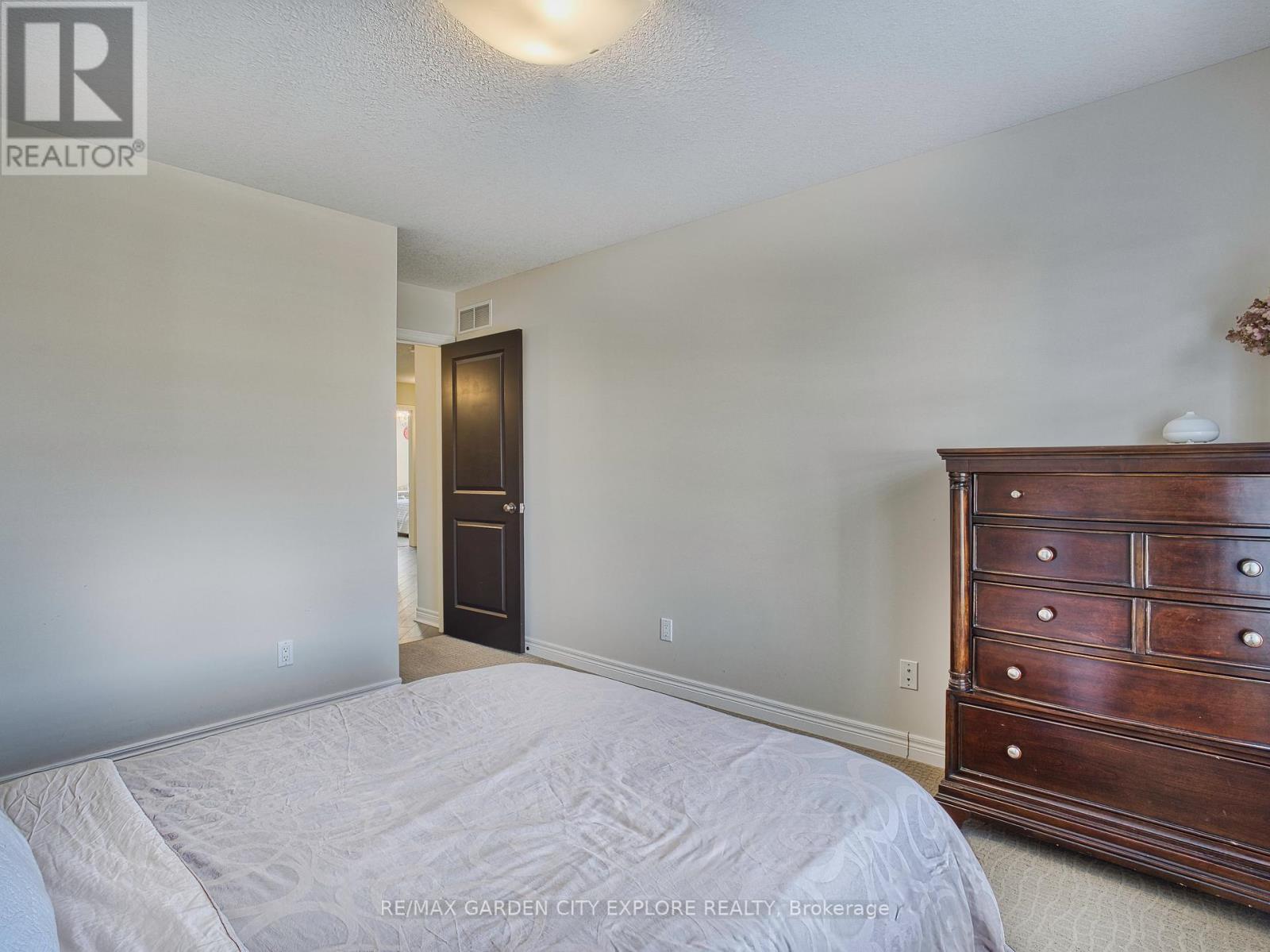 29 Agincourt Crescent, St. Catharines (462 - Rykert/vansickle), Ontario  L2S 4B4 - Photo 26 - X12047450