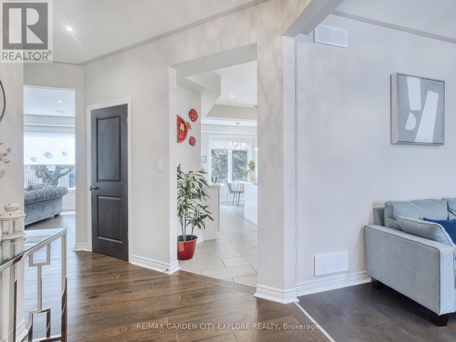 29 Agincourt Crescent, St. Catharines (462 - Rykert/vansickle), Ontario  L2S 4B4 - Photo 3 - X12047450