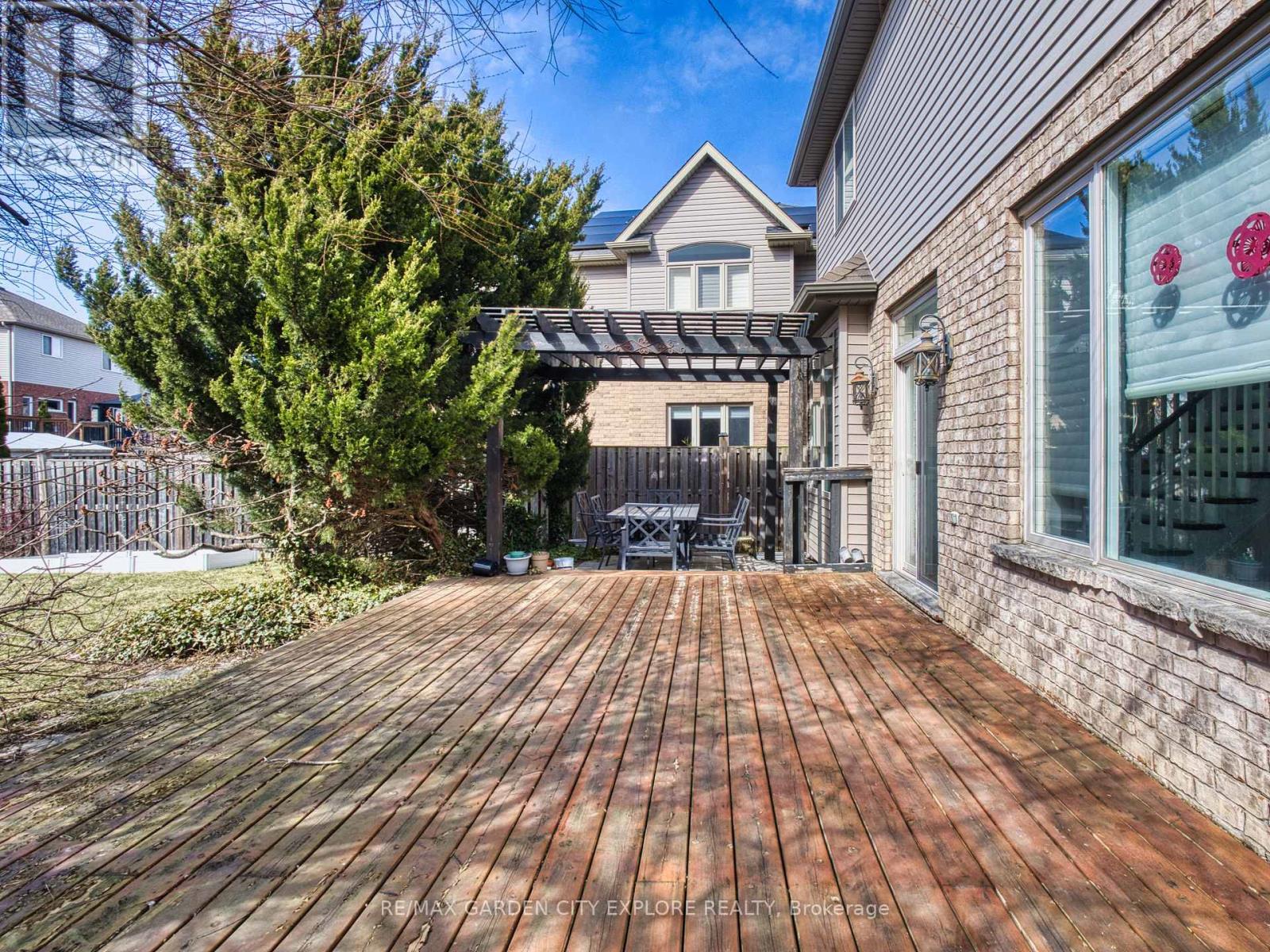 29 Agincourt Crescent, St. Catharines (462 - Rykert/vansickle), Ontario  L2S 4B4 - Photo 45 - X12047450