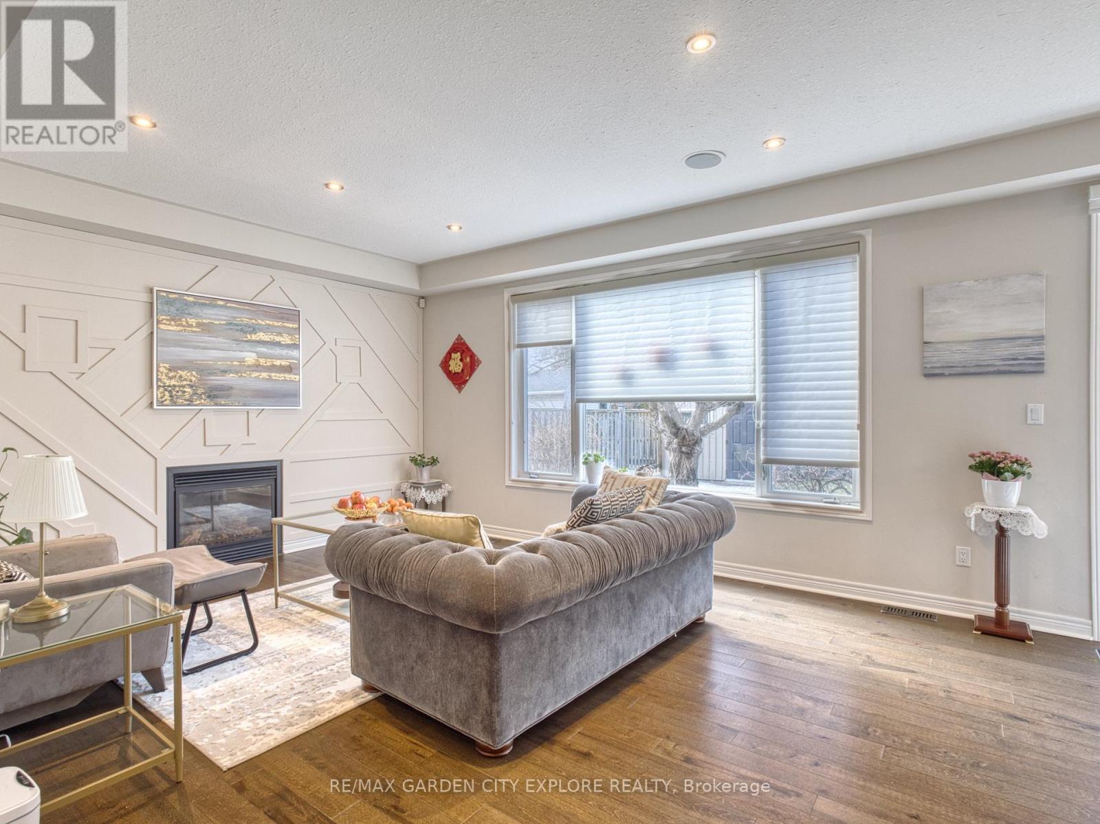 29 Agincourt Crescent, St. Catharines (462 - Rykert/vansickle), Ontario  L2S 4B4 - Photo 5 - X12047450