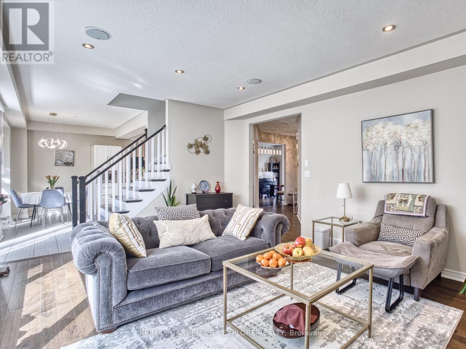 29 Agincourt Crescent, St. Catharines (462 - Rykert/vansickle), Ontario  L2S 4B4 - Photo 7 - X12047450