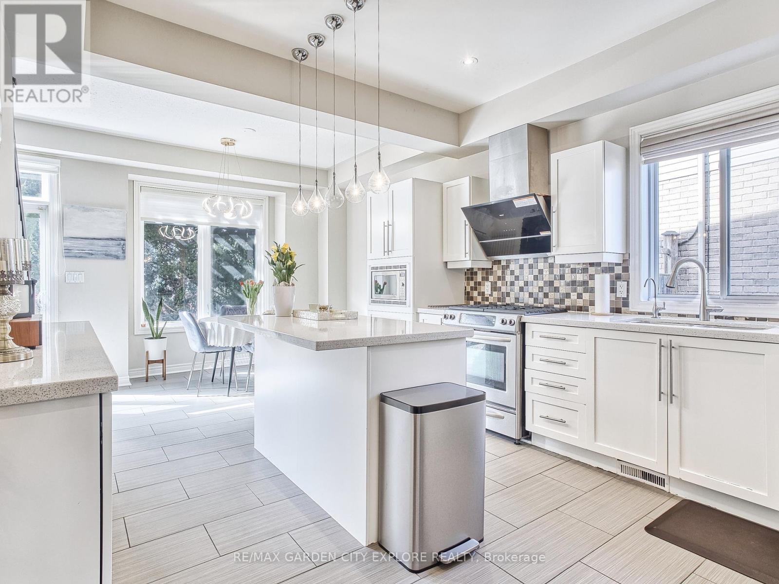 29 Agincourt Crescent, St. Catharines (462 - Rykert/vansickle), Ontario  L2S 4B4 - Photo 8 - X12047450