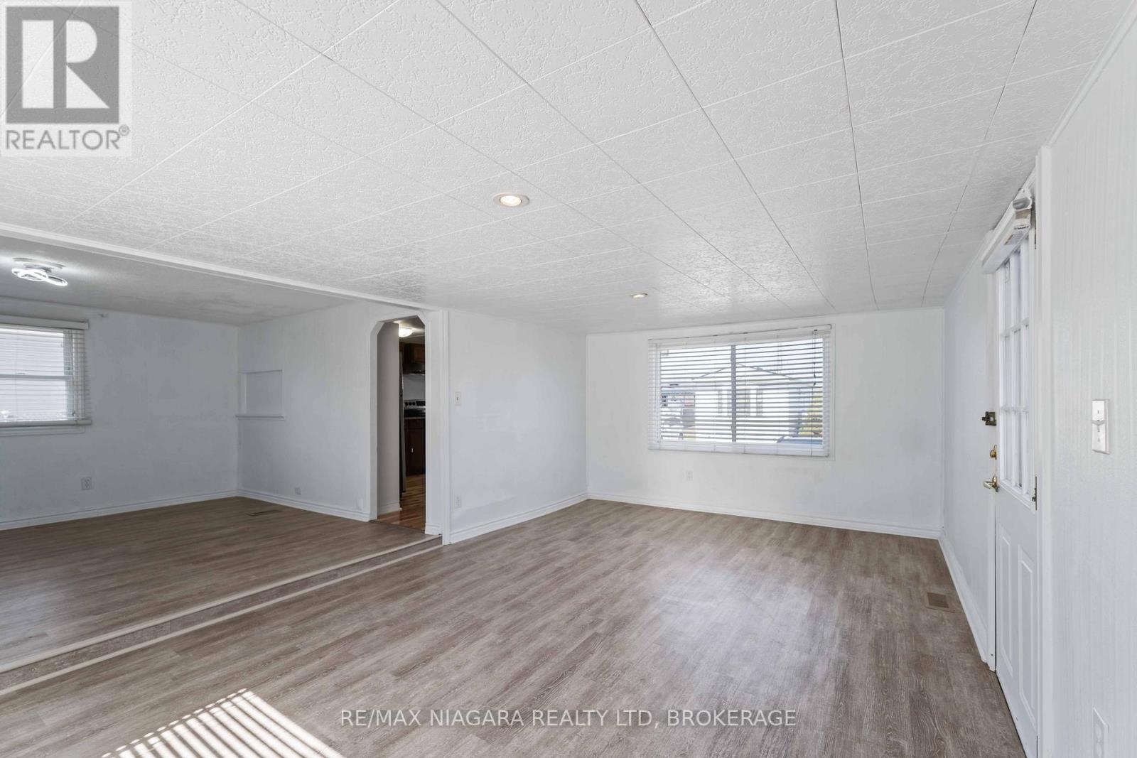 21 - 2175 Mewburn Road, Niagara Falls (207 - Casey), Ontario  L2E 6S4 - Photo 14 - X12047624