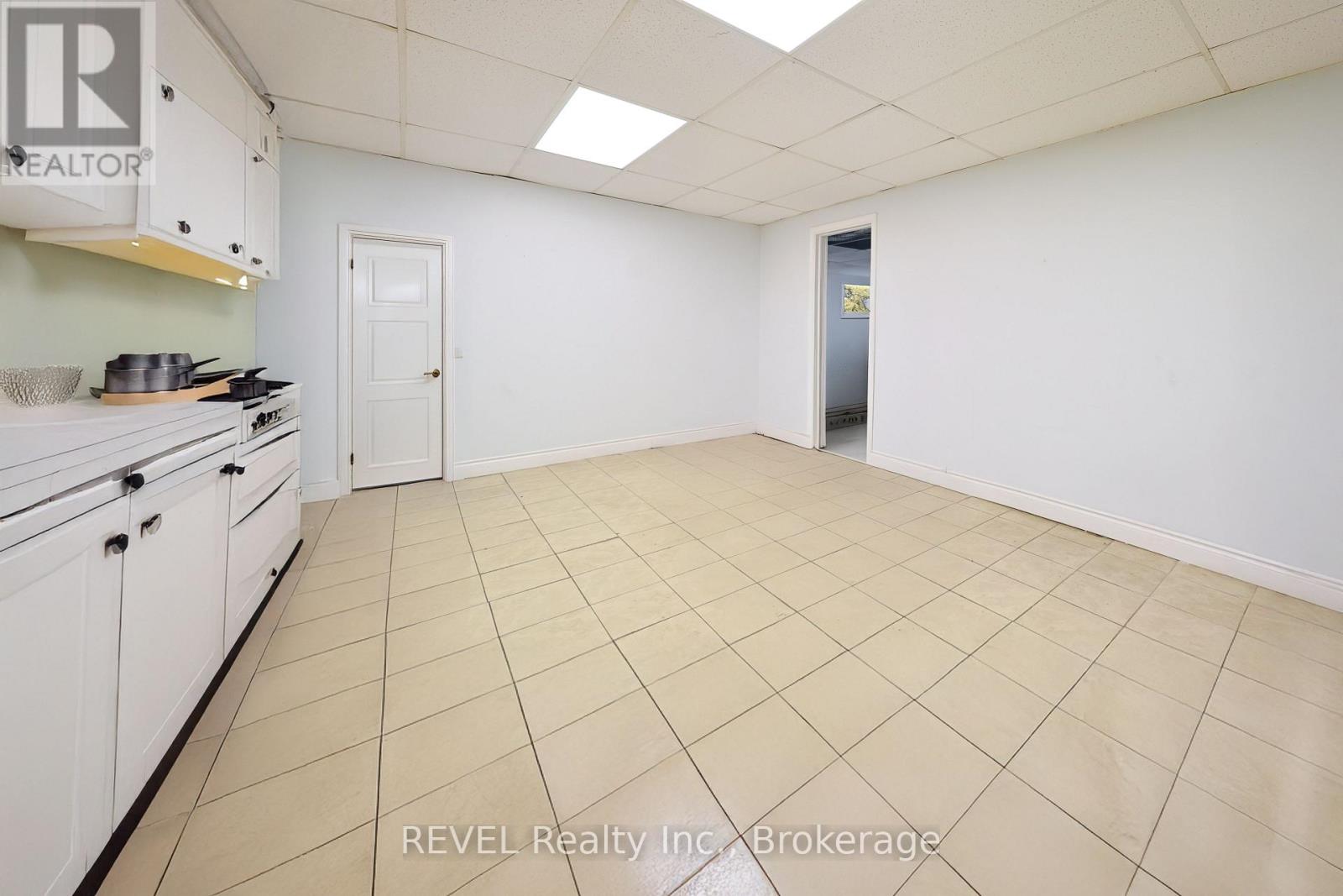 A - 12 East Main Street, Welland (768 - Welland Downtown), Ontario  L3B 3W3 - Photo 10 - X12048255