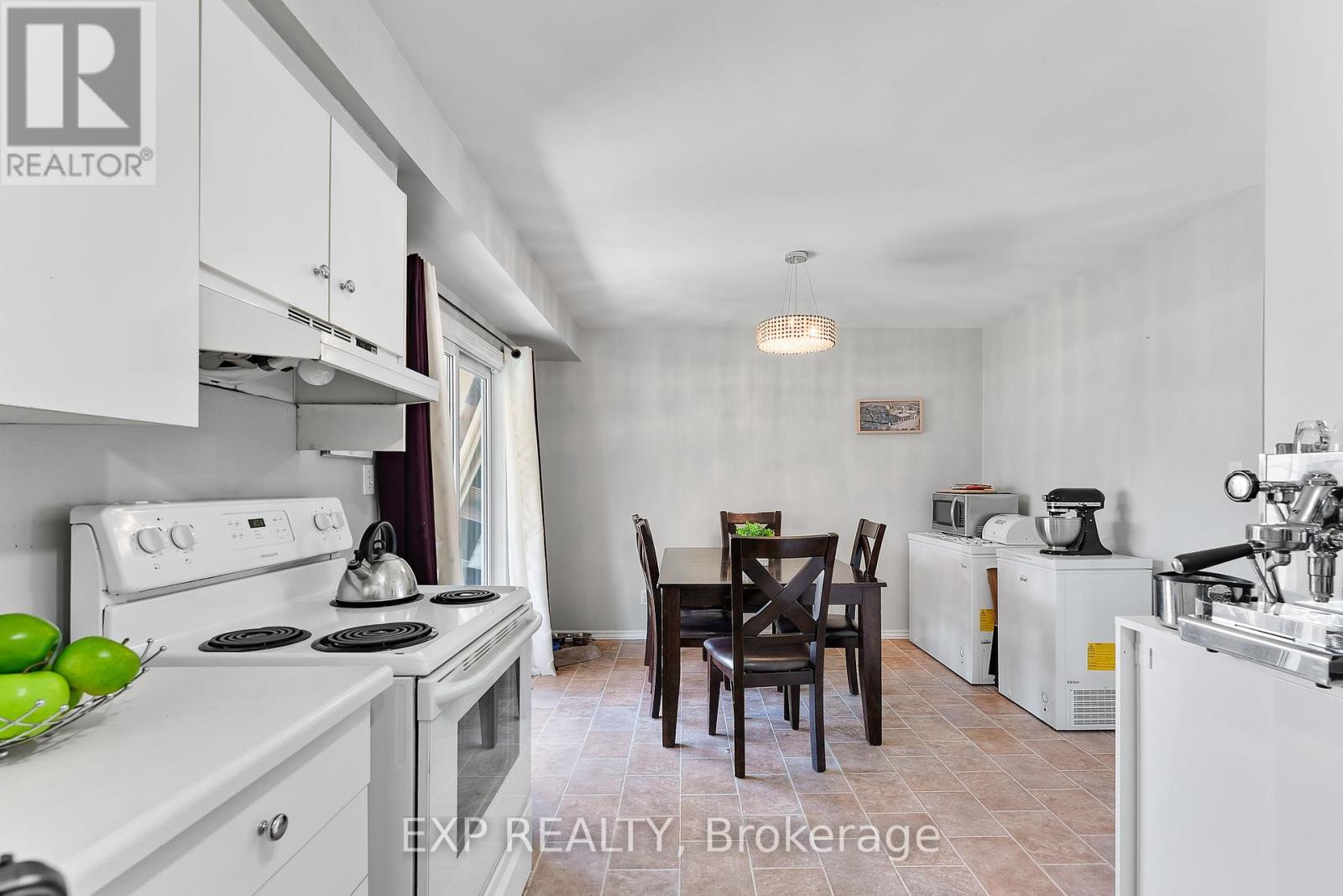 24 Station Street, Welland (772 - Broadway), Ontario  L3C 5K7 - Photo 11 - X12048290