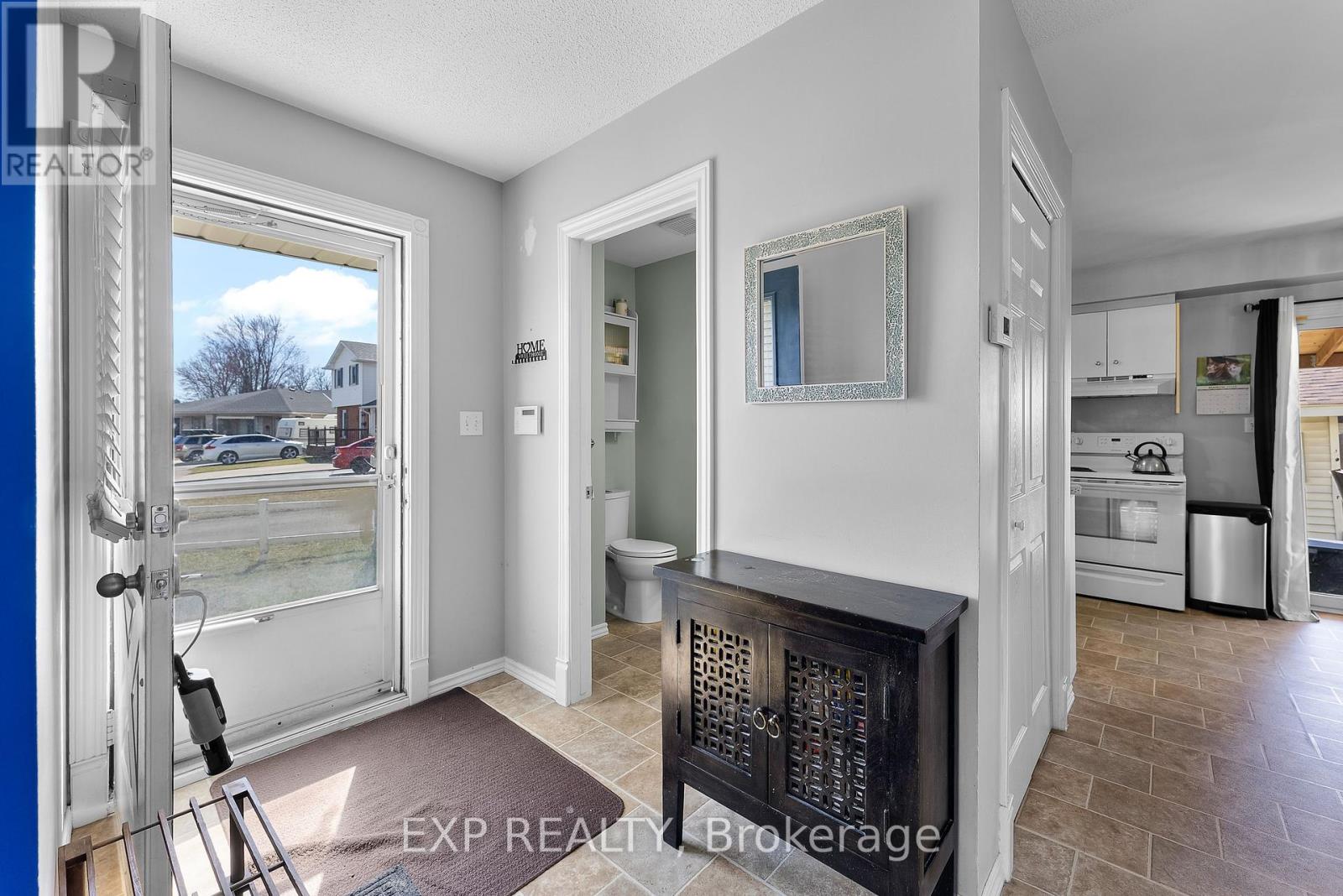24 Station Street, Welland (772 - Broadway), Ontario  L3C 5K7 - Photo 3 - X12048290