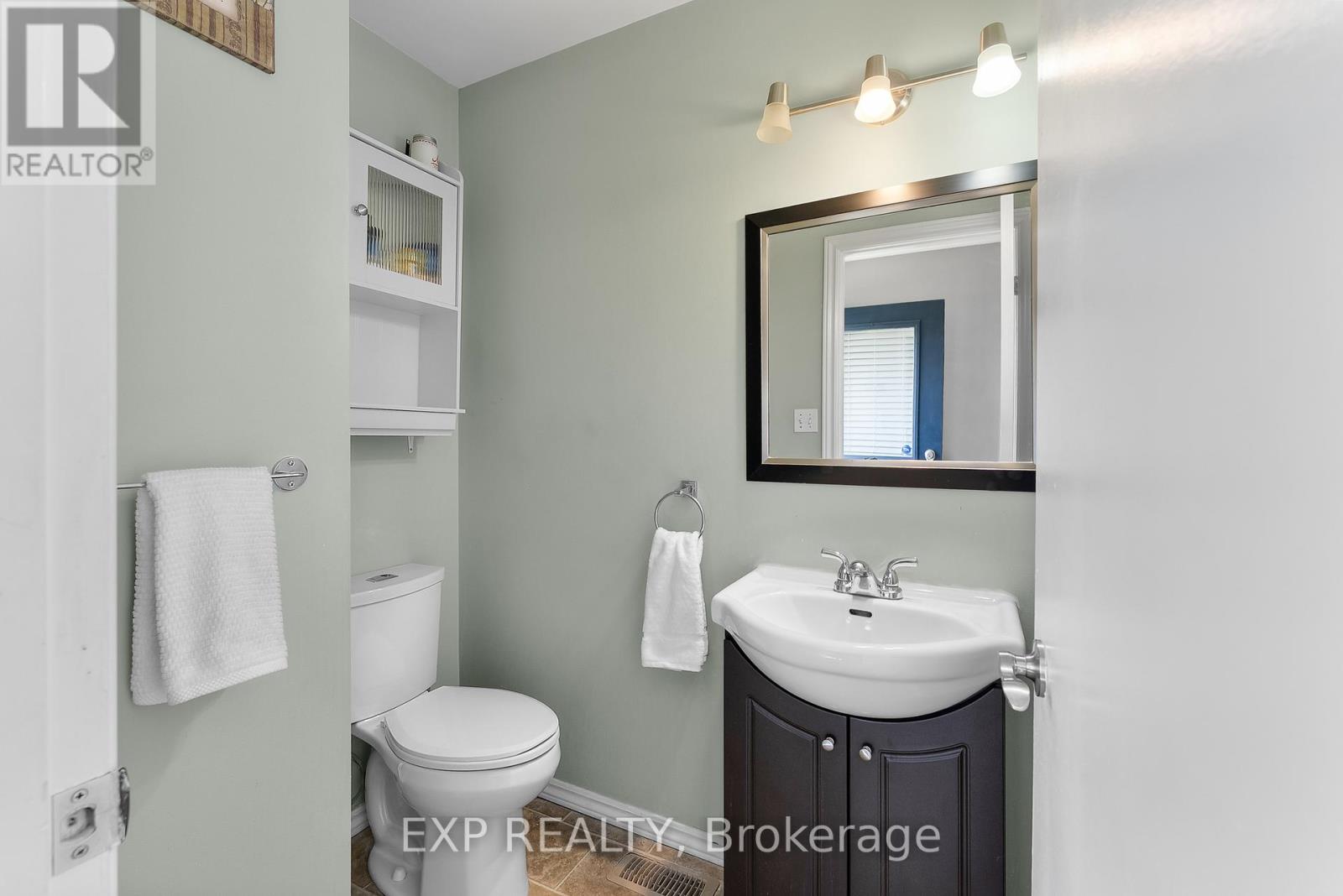 24 Station Street, Welland (772 - Broadway), Ontario  L3C 5K7 - Photo 4 - X12048290