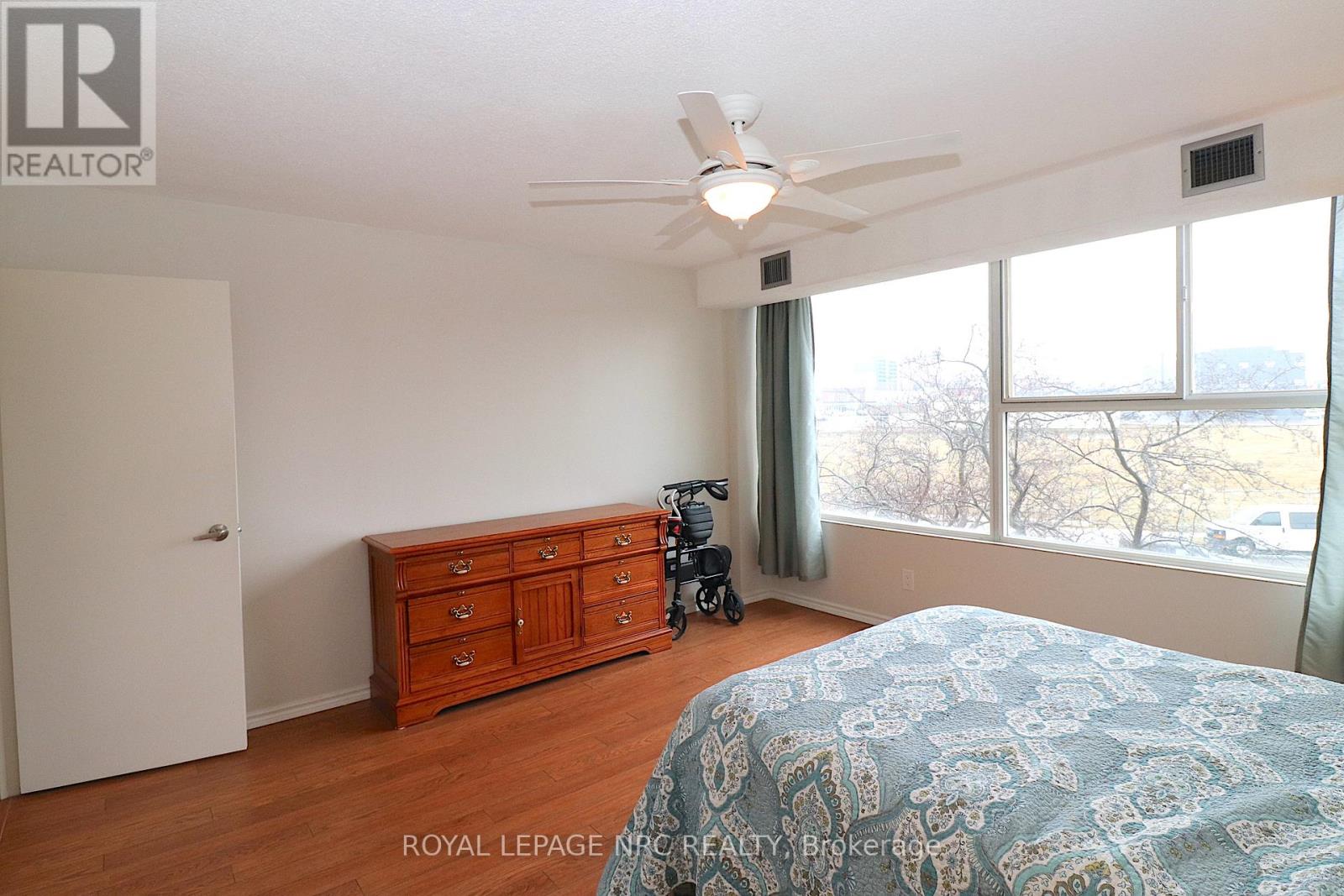 202 - 7 Gale Crescent, St. Catharines (450 - E. Chester), Ontario  L2R 7M8 - Photo 12 - X12052200