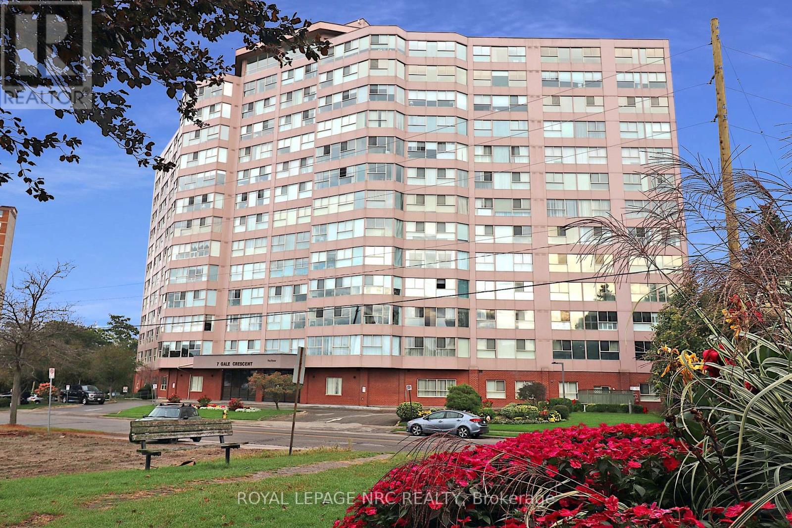 202 - 7 Gale Crescent, St. Catharines (450 - E. Chester), Ontario  L2R 7M8 - Photo 2 - X12052200