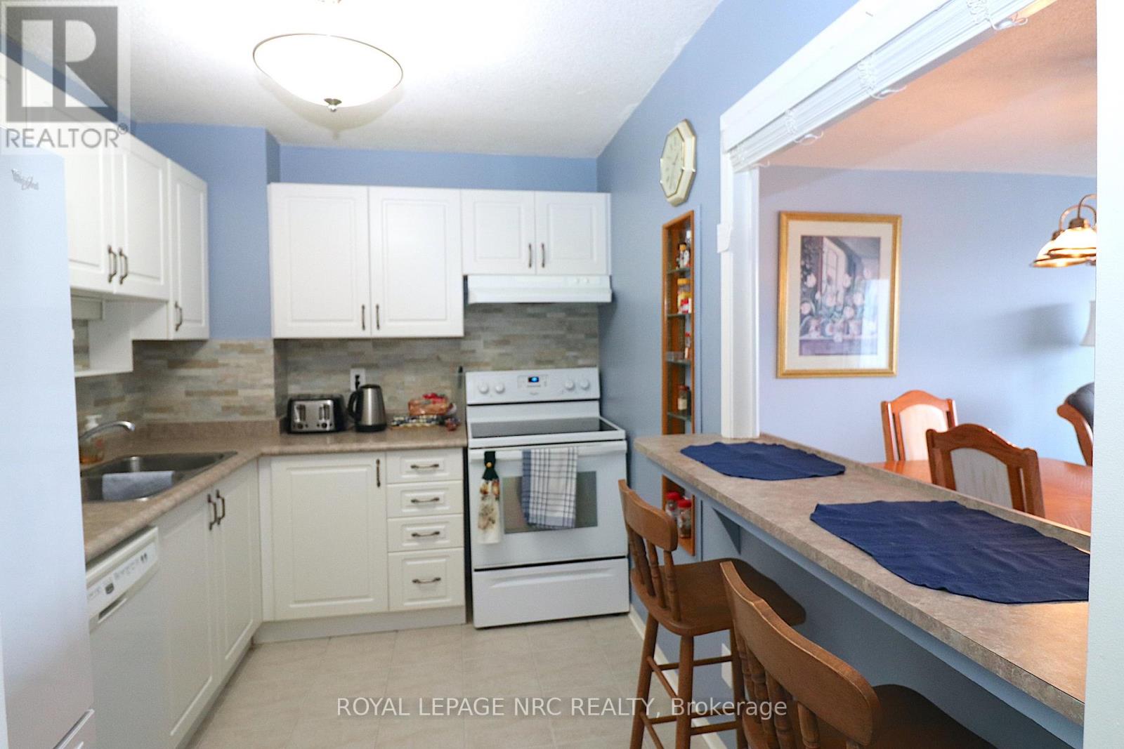 202 - 7 Gale Crescent, St. Catharines (450 - E. Chester), Ontario  L2R 7M8 - Photo 6 - X12052200