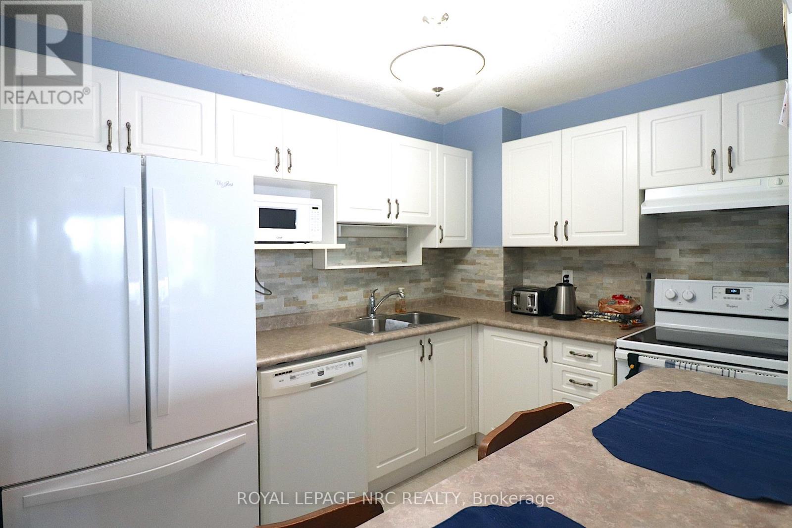 202 - 7 Gale Crescent, St. Catharines (450 - E. Chester), Ontario  L2R 7M8 - Photo 7 - X12052200