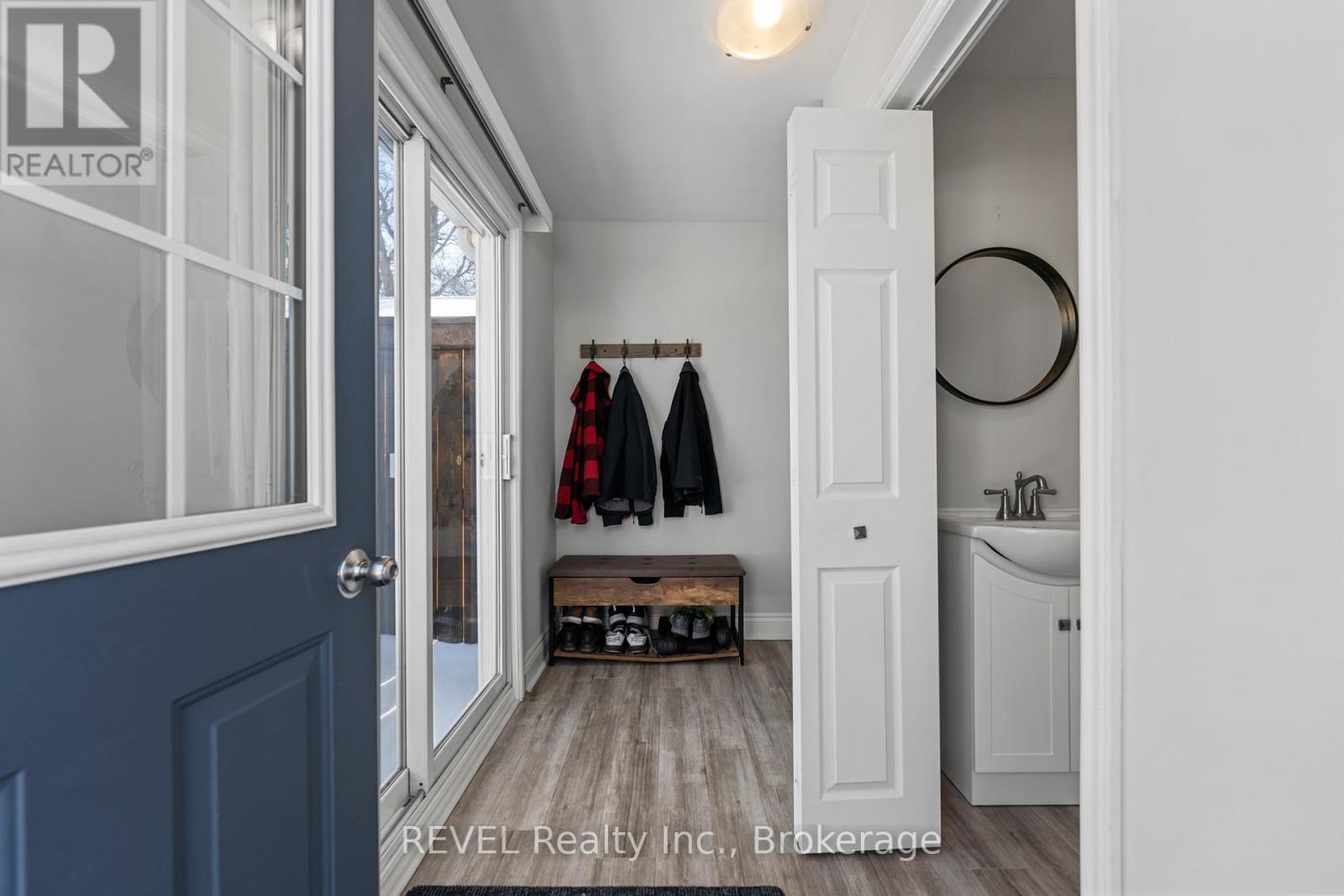 70 Oakland Avenue, Welland (772 - Broadway), Ontario  L3C 2C1 - Photo 13 - X12053116