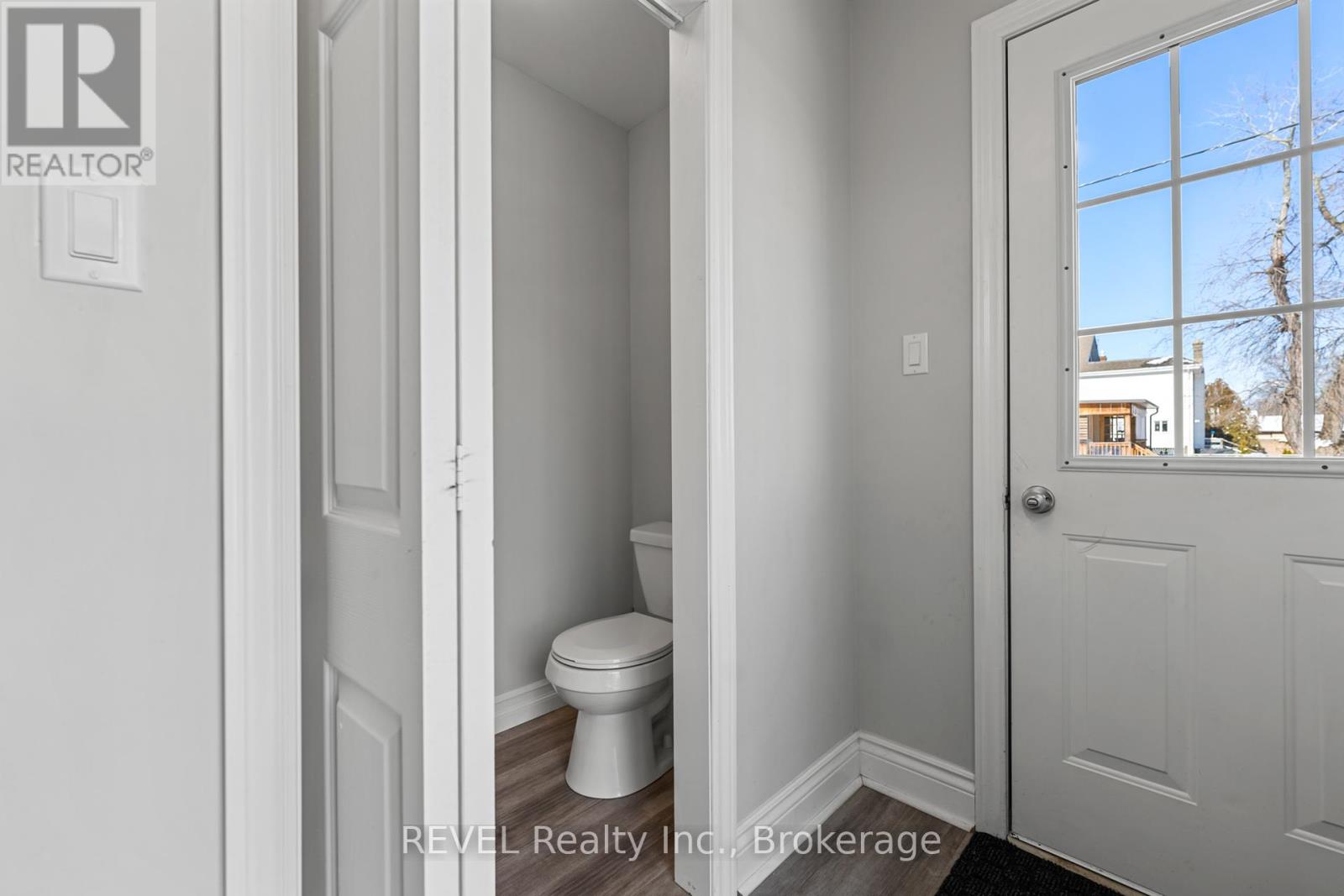 70 Oakland Avenue, Welland (772 - Broadway), Ontario  L3C 2C1 - Photo 14 - X12053116