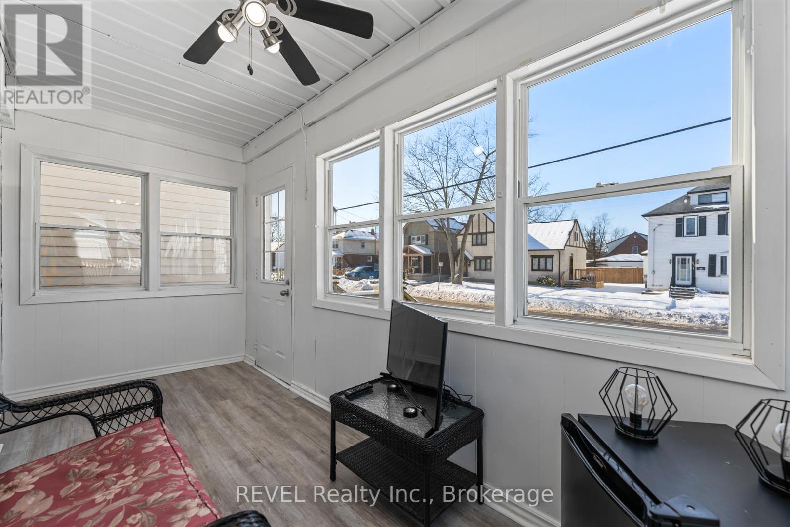 70 Oakland Avenue, Welland (772 - Broadway), Ontario  L3C 2C1 - Photo 18 - X12053116