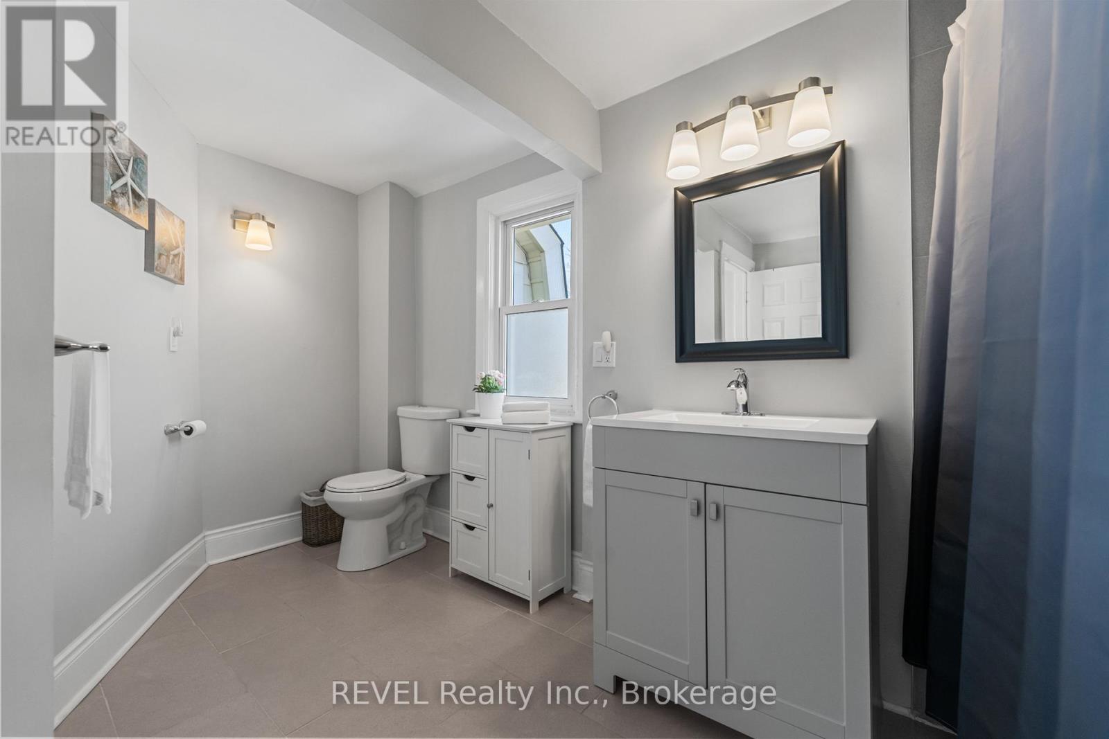 70 Oakland Avenue, Welland (772 - Broadway), Ontario  L3C 2C1 - Photo 20 - X12053116