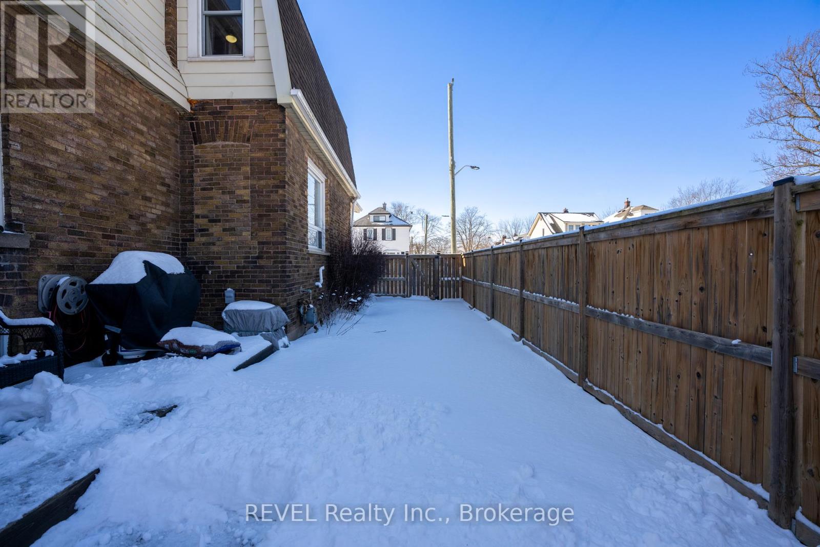 70 Oakland Avenue, Welland (772 - Broadway), Ontario  L3C 2C1 - Photo 31 - X12053116