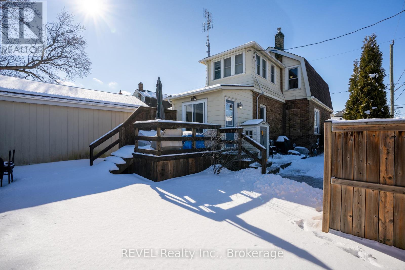 70 Oakland Avenue, Welland (772 - Broadway), Ontario  L3C 2C1 - Photo 33 - X12053116
