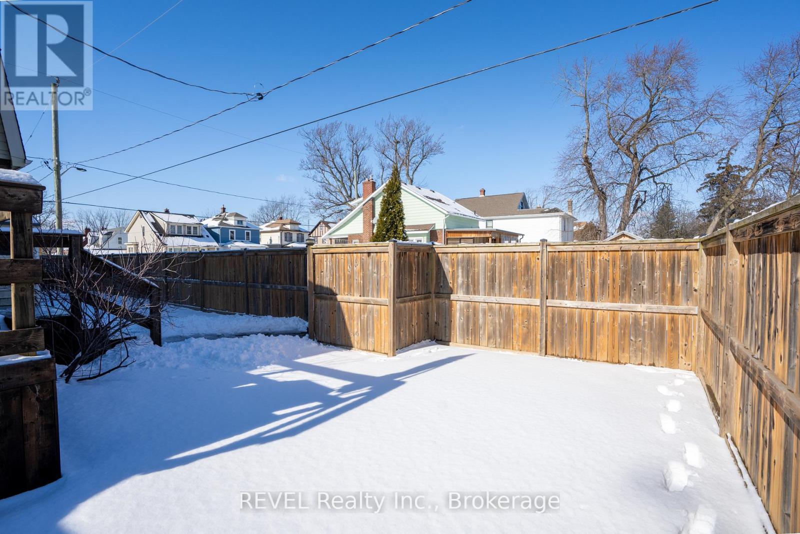 70 Oakland Avenue, Welland (772 - Broadway), Ontario  L3C 2C1 - Photo 34 - X12053116