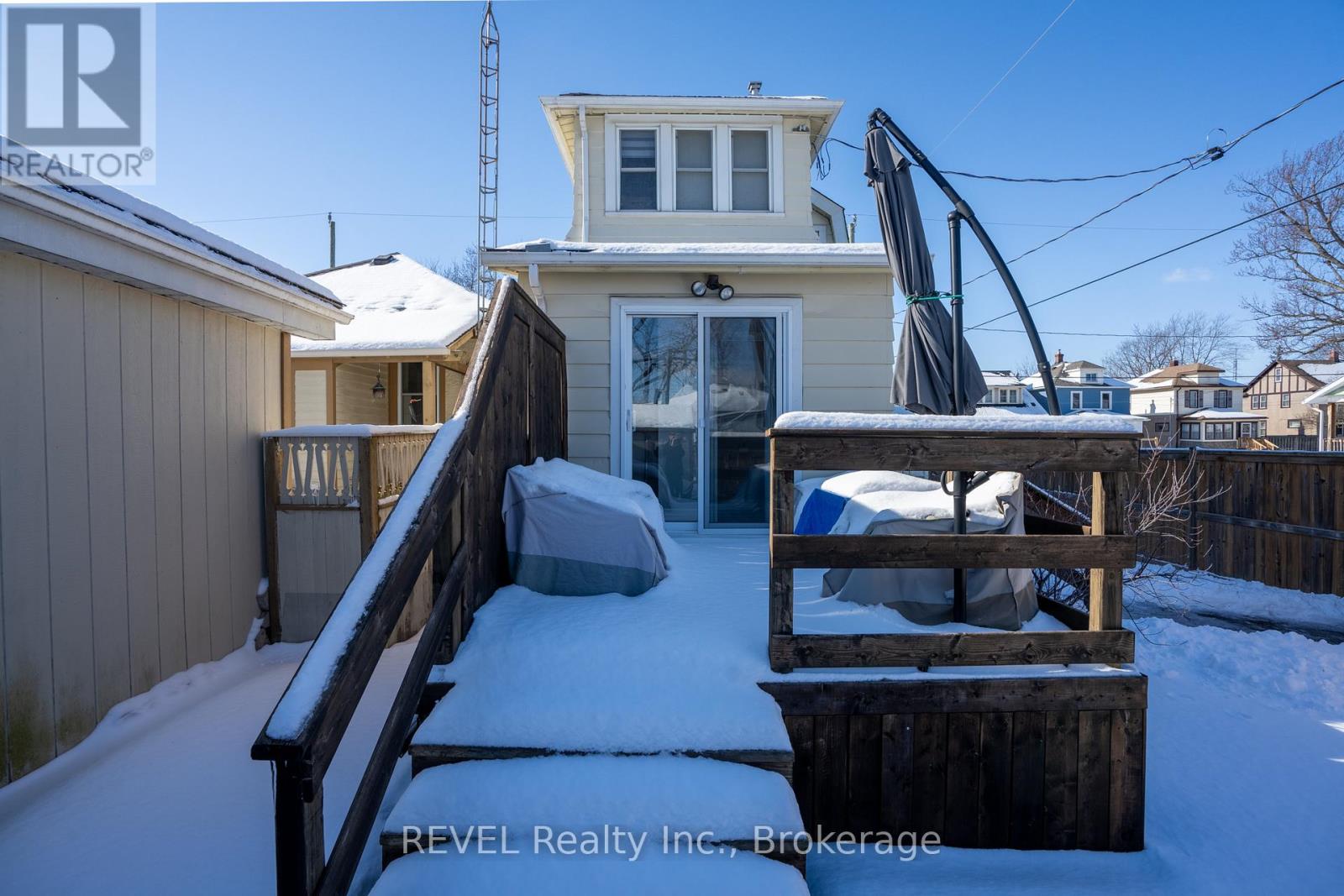 70 Oakland Avenue, Welland (772 - Broadway), Ontario  L3C 2C1 - Photo 35 - X12053116