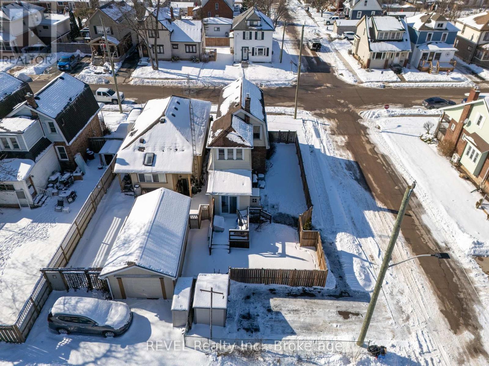 70 Oakland Avenue, Welland (772 - Broadway), Ontario  L3C 2C1 - Photo 40 - X12053116