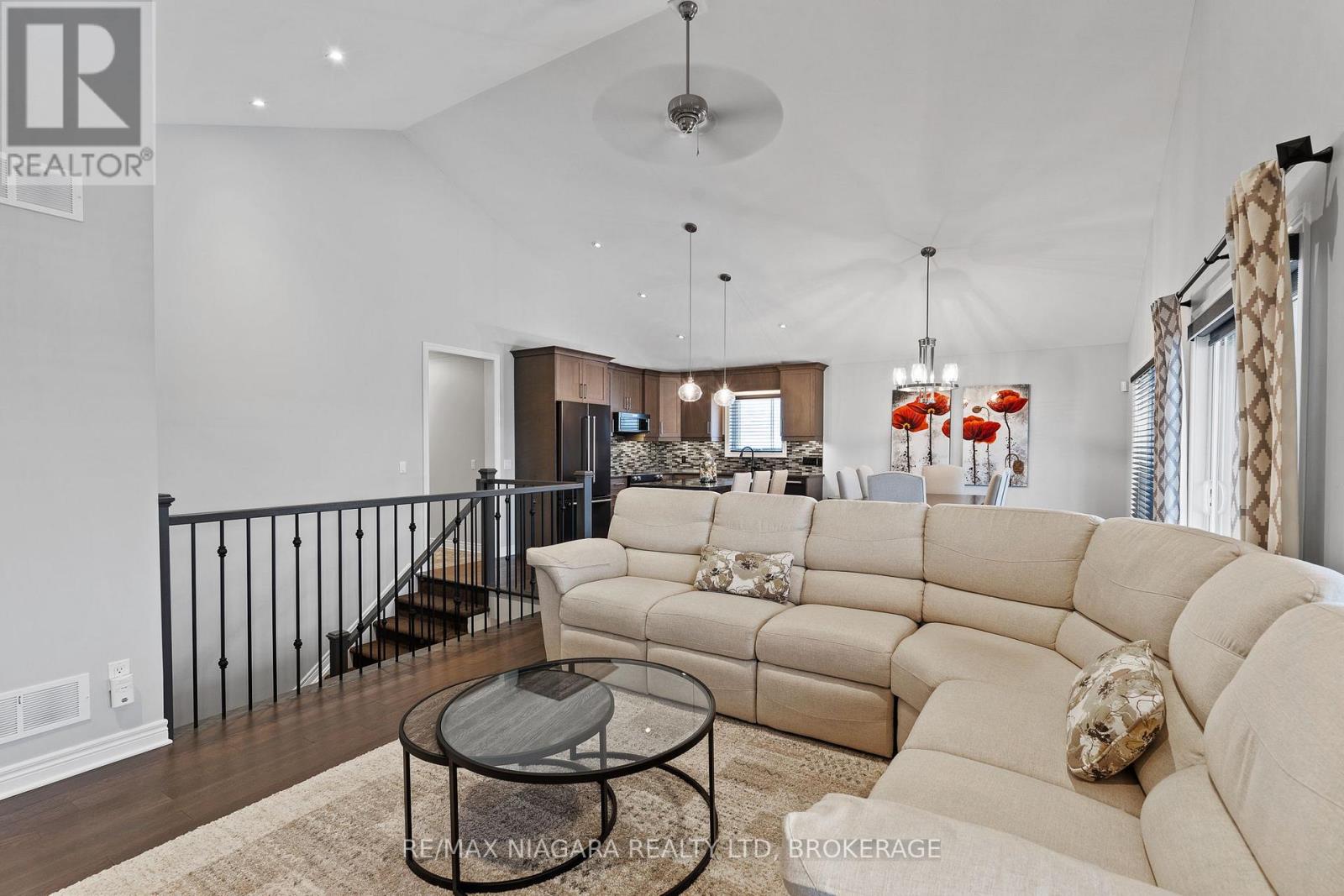 2 Eastman Gateway, Thorold (562 - Hurricane/merrittville), Ontario  L2V 0E2 - Photo 11 - X12054872