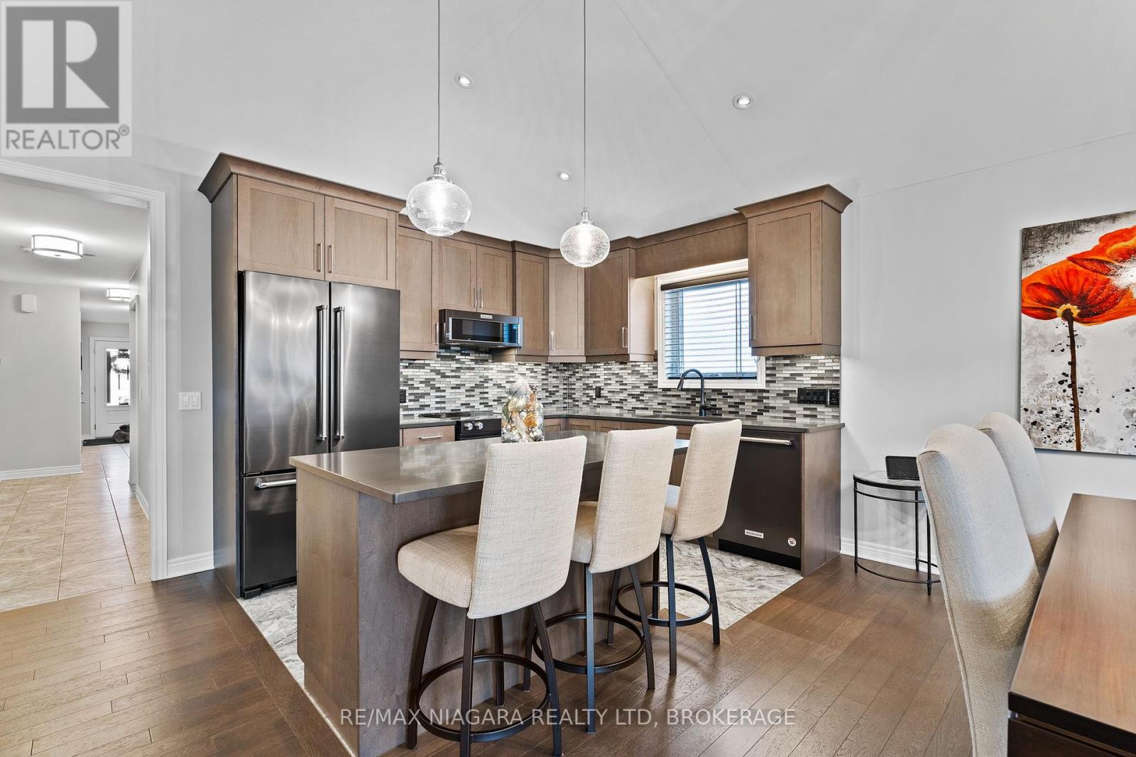 2 Eastman Gateway, Thorold (562 - Hurricane/merrittville), Ontario  L2V 0E2 - Photo 13 - X12054872