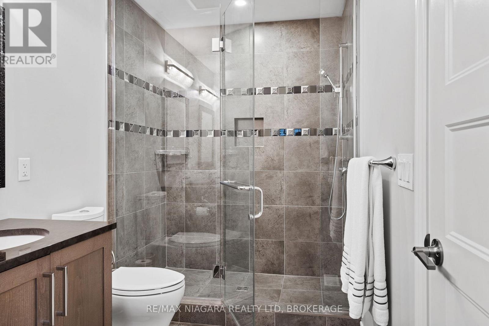 2 Eastman Gateway, Thorold (562 - Hurricane/merrittville), Ontario  L2V 0E2 - Photo 19 - X12054872