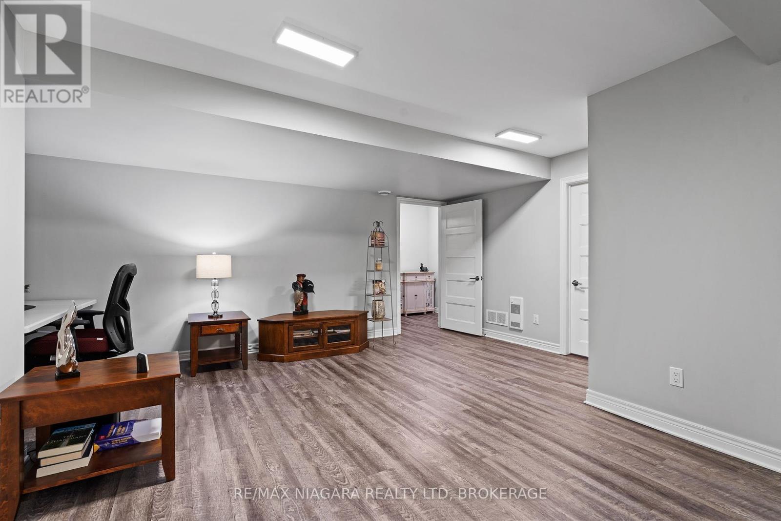 2 Eastman Gateway, Thorold (562 - Hurricane/merrittville), Ontario  L2V 0E2 - Photo 23 - X12054872