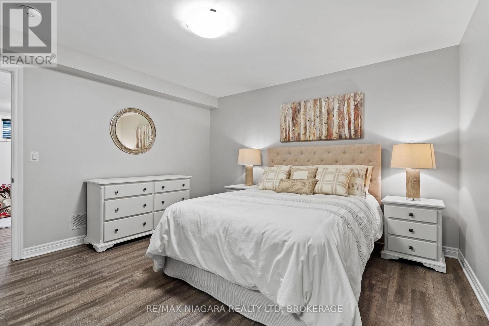 2 Eastman Gateway, Thorold (562 - Hurricane/merrittville), Ontario  L2V 0E2 - Photo 25 - X12054872