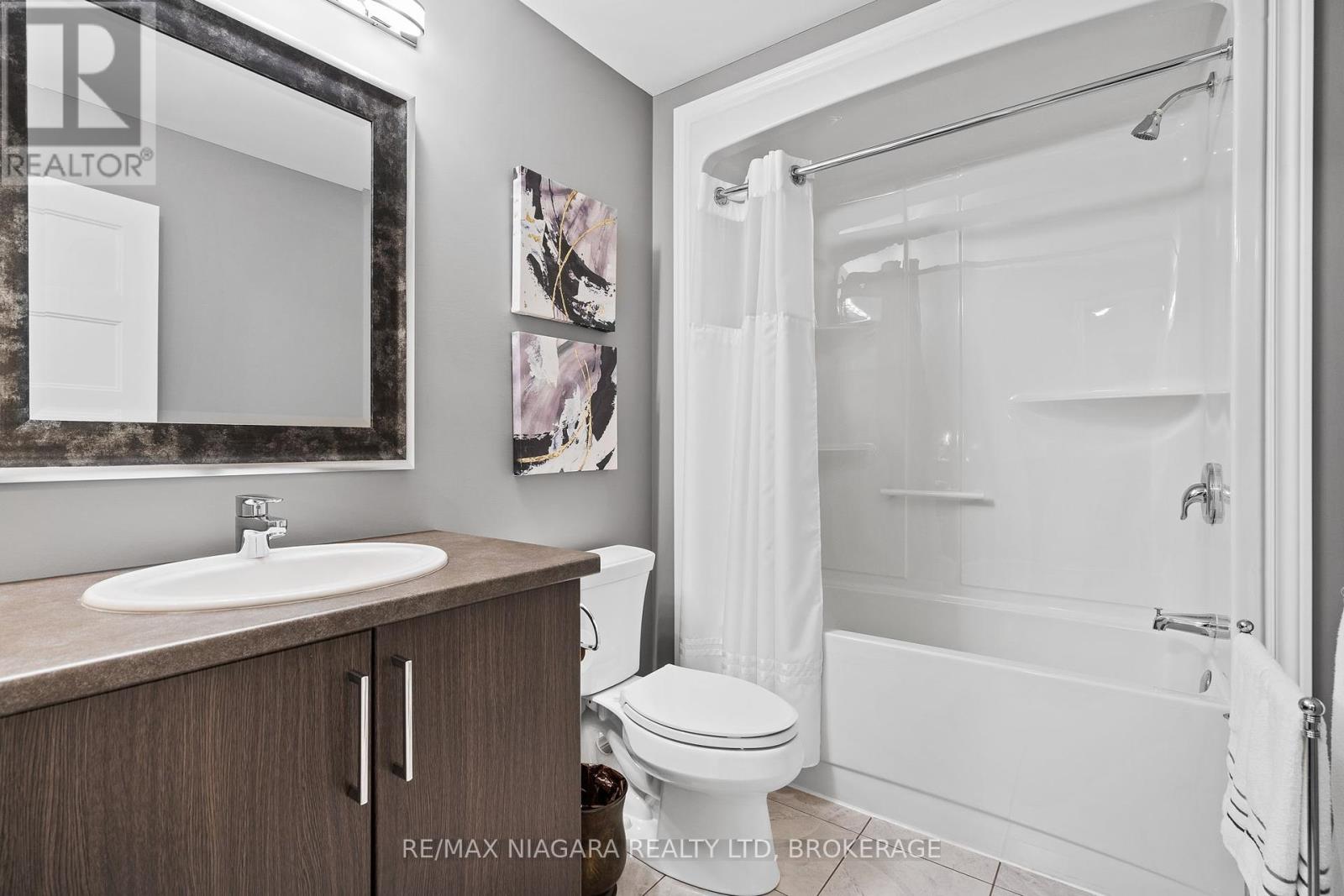 2 Eastman Gateway, Thorold (562 - Hurricane/merrittville), Ontario  L2V 0E2 - Photo 26 - X12054872