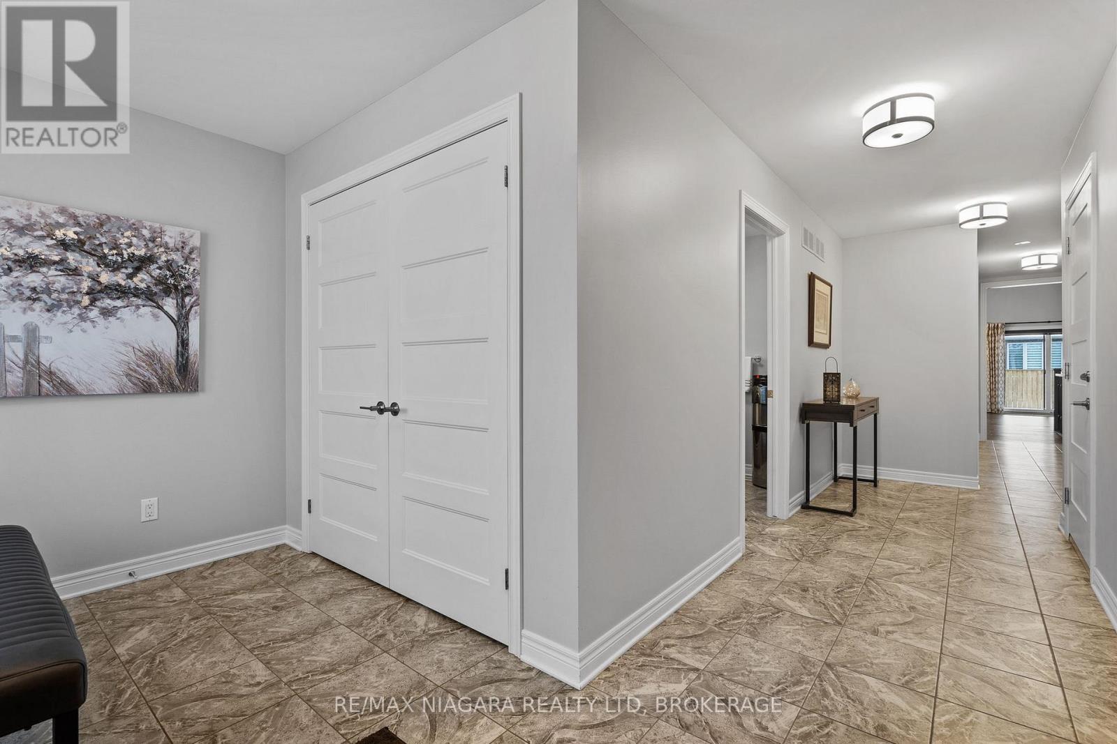 2 Eastman Gateway, Thorold (562 - Hurricane/merrittville), Ontario  L2V 0E2 - Photo 3 - X12054872
