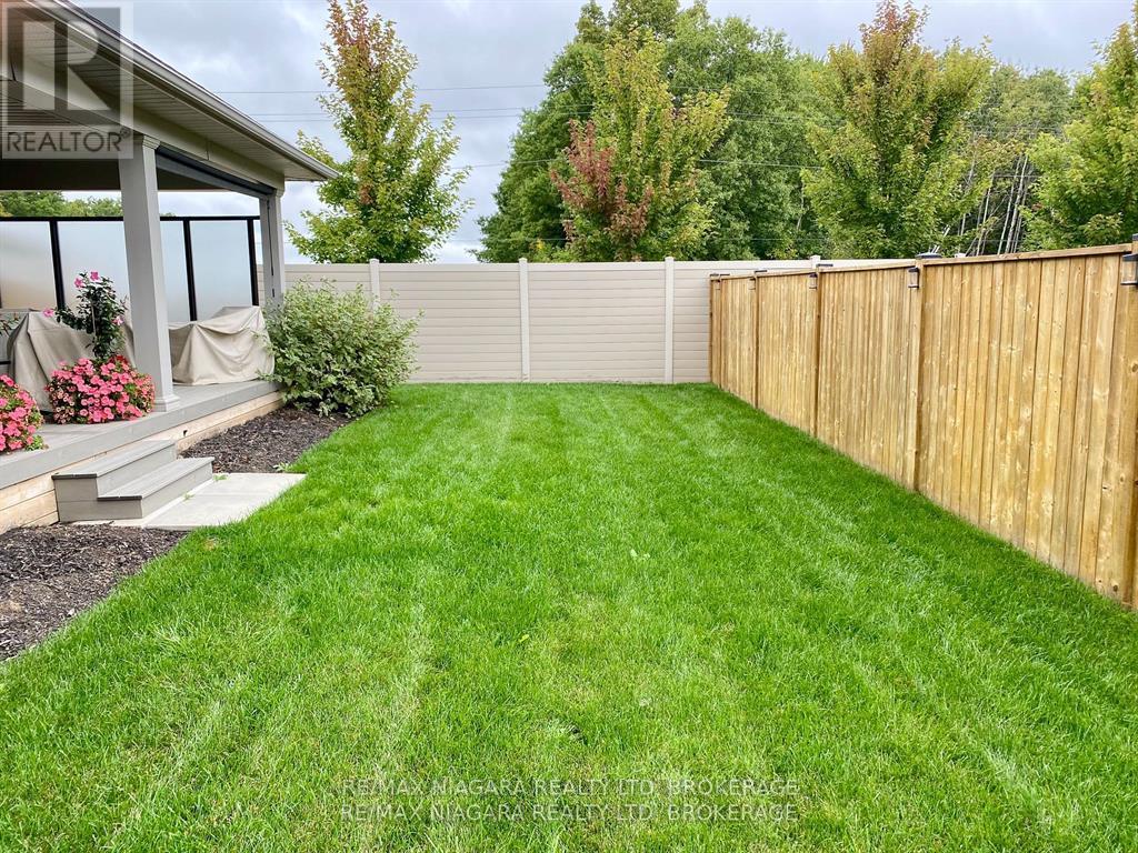 2 Eastman Gateway, Thorold (562 - Hurricane/merrittville), Ontario  L2V 0E2 - Photo 32 - X12054872