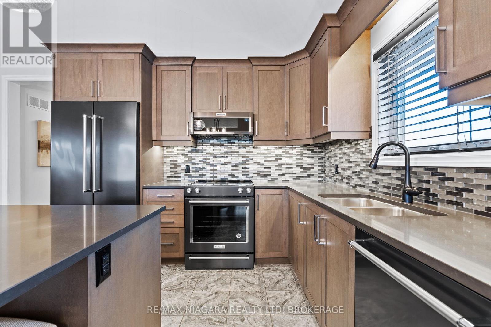 2 Eastman Gateway, Thorold (562 - Hurricane/merrittville), Ontario  L2V 0E2 - Photo 9 - X12054872