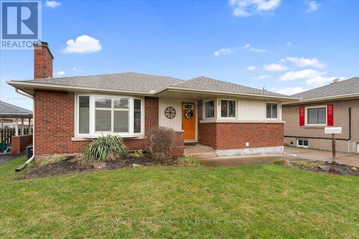 9 Meadowvale Drive, St. Catharines (443 - Lakeport), Ontario  L2N 3Z6 - Photo 3 - X12055441