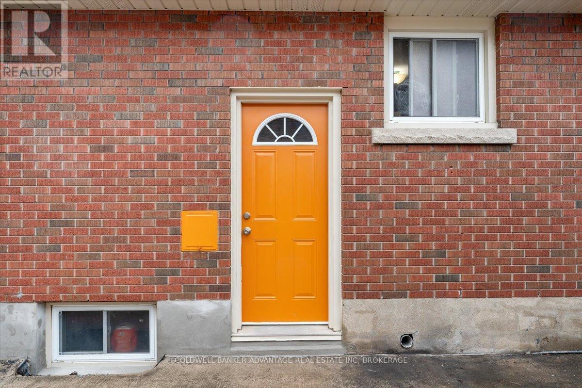 9 Meadowvale Drive, St. Catharines (443 - Lakeport), Ontario  L2N 3Z6 - Photo 6 - X12055441