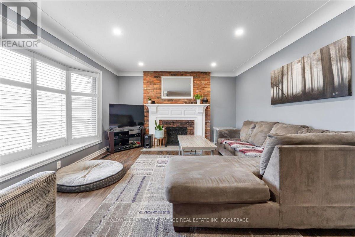 9 Meadowvale Drive, St. Catharines (443 - Lakeport), Ontario  L2N 3Z6 - Photo 7 - X12055441