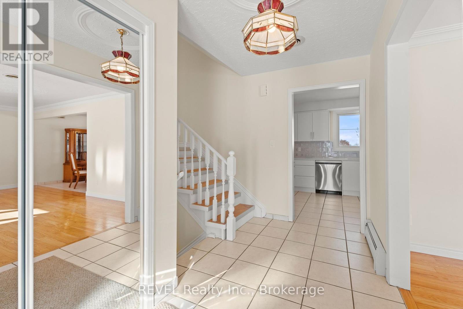 7797 Mulhern Street, Niagara Falls (Ascot), Ontario  L2H 1B6 - Photo 5 - X12055926